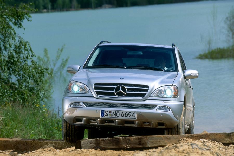  Mercedes-Benz ML500 2001 года  (фото 13 из 17)